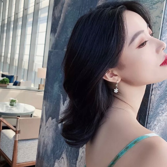 Crystal Flower Dangle Earrings - Picture 2 of 5